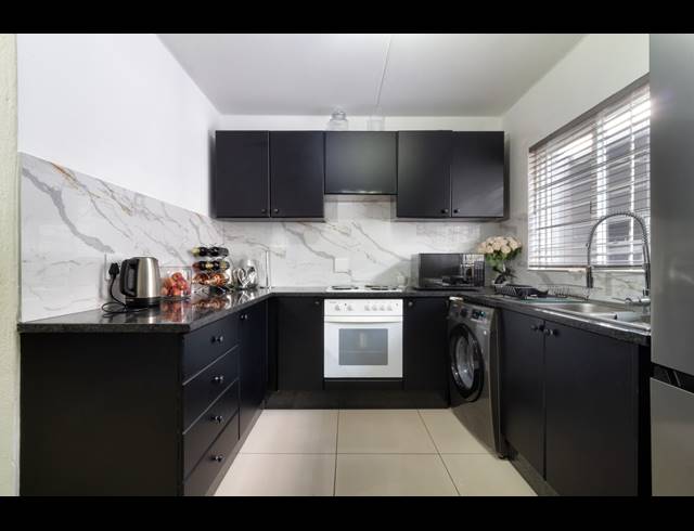 2 BEDROOM TOWNHOUSE FOR SALE IN RADIOKOP